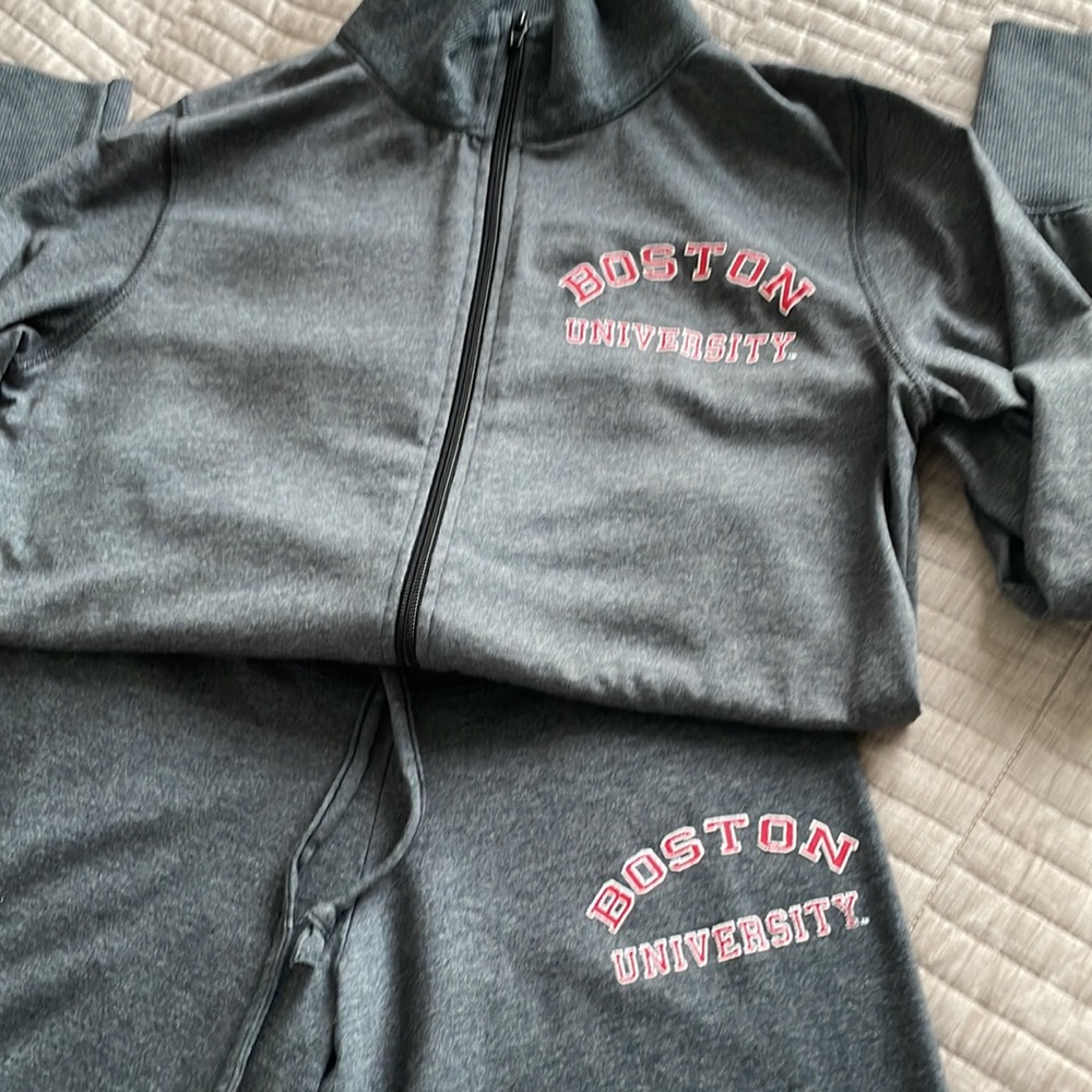Activewear: Sweatshirt and sweatpants in  grey with logo Boston University